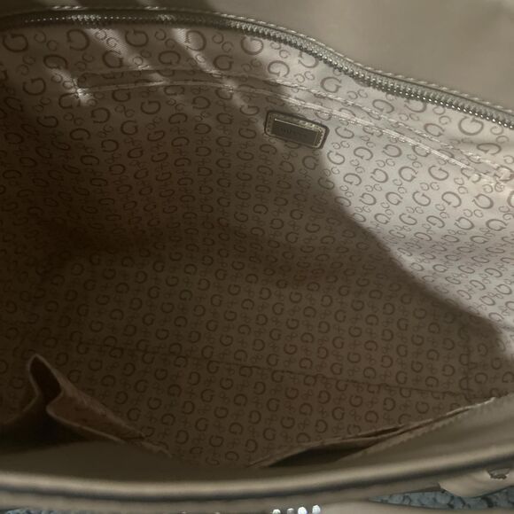 🔥🍁SALE!!!🍁🔥Guess Women's Tan Bag with pretty silver accents - Picture 3 of 3